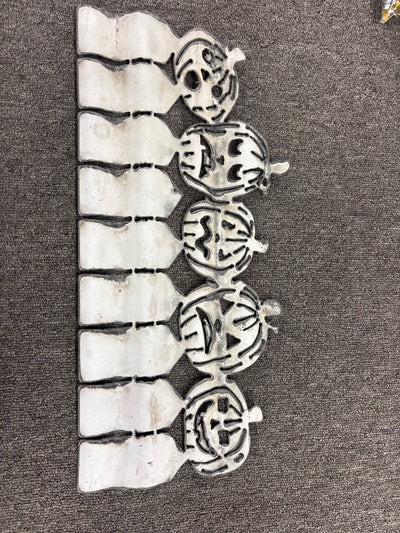 5 pumpkins fence H2