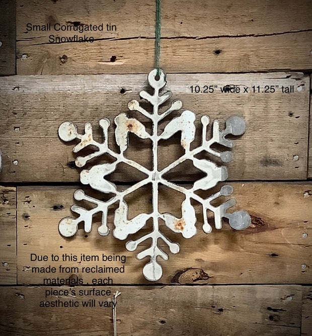 Corrugated Snowflakes- E10-13 white snowflakes I3-5